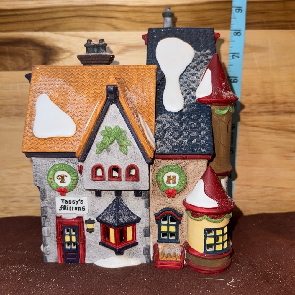 🐈‍⬛ Heritage Village Nort Pole Series “Tassy’s Mittens & Hassel’s Woolies”